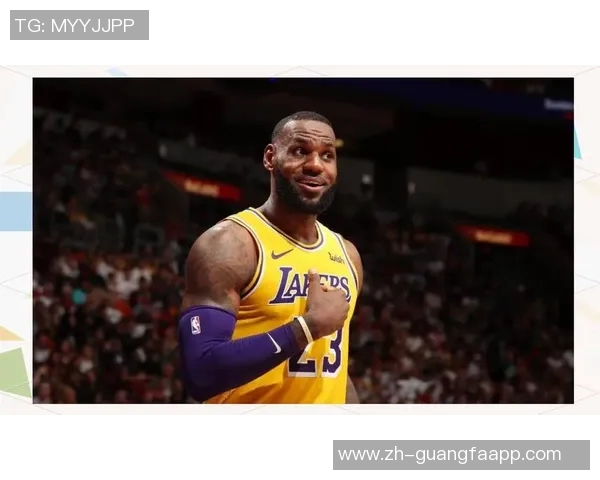 浓眉调侃三状元比一手势称自己拥有大学冠军荣耀 浓眉调侃三状元比一手势称自己拥有大学冠军荣耀